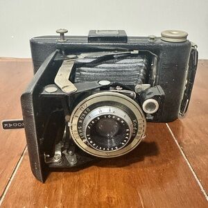 Kodak Vigilant Six-20 folding camera